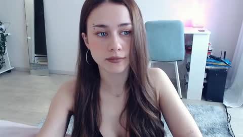 Snapshot of eliscuteblonde chatting on 03/04/26, 06:30 Elis online show from 03/04/26, 06:30