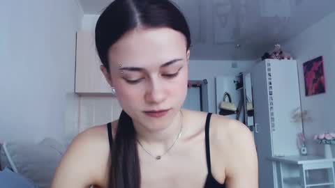 Elis online show from 03/25/26, 05:24