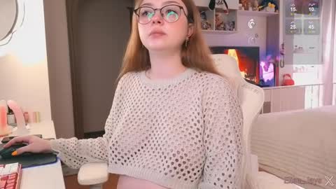 Elise    online show from 10/21/25, 11:33