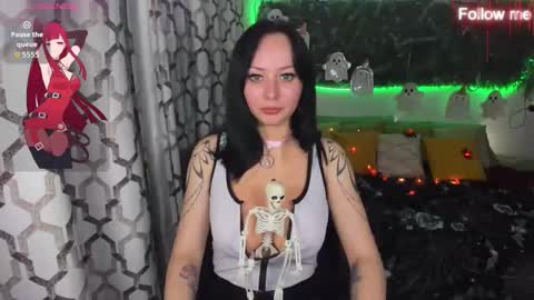 EliseRoyalty online show from 10/22/25, 03:45