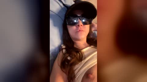 Snapshot of elishacohen33 chatting on 03/25/26, 10:05 elishacohen33 online show from 03/25/26, 10:05