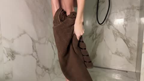 Snapshot of elisonnina chatting on 01/07/25, 01:17 Nina online show from 01/07/25, 01:17