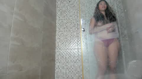 Snapshot of elissa_santos chatting on 10/11/25, 07:34 Eli online show from 10/11/25, 07:34