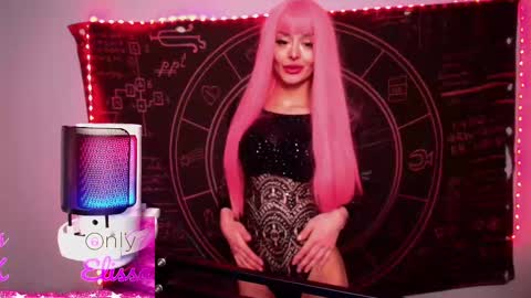 Snapshot of elissayum chatting on 03/07/25, 12:15 Petite Yumi online show from 03/07/25, 12:15