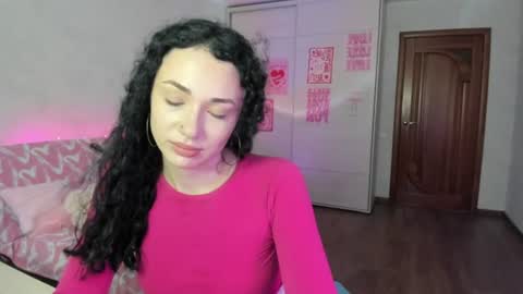 Snapshot of elisskriter chatting on 06/15/26, 12:18 Eliss online show from 06/15/26, 12:18