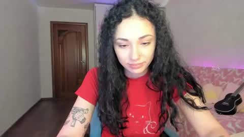 Snapshot of elisskriter chatting on 06/22/26, 12:02 Eliss online show from 06/22/26, 12:02