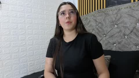 elisvega online show from 04/04/26, 08:28