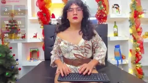 elith_berry69_ online show from 12/17/24, 10:11