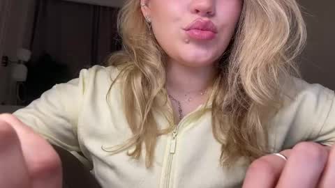 Stephanie online show from 04/05/26, 08:28