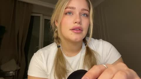 Stephanie online show from 04/18/26, 09:15