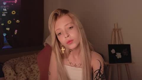 Elizabeth online show from 11/19/25, 01:22