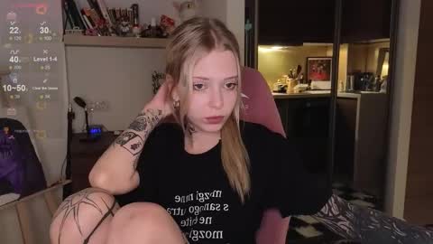 Elizabeth online show from 12/15/25, 06:56