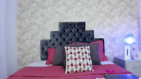 Elizabeth online show from 12/15/25, 09:08