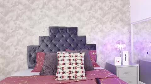 Elizabeth online show from 12/20/25, 01:29