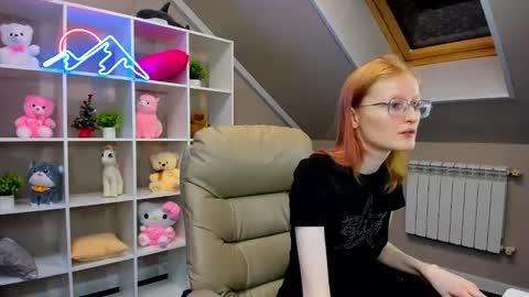 Elizabeth online show from 12/31/24, 01:04