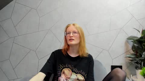 Elizabeth online show from 02/13/25, 08:27