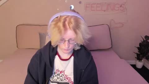 Elizabeth online show from 09/10/25, 01:05