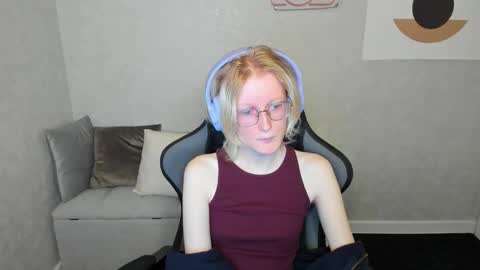 Elizabeth online show from 09/24/25, 02:04