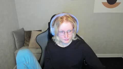 Elizabeth online show from 09/25/25, 01:09