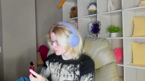 Elizabeth online show from 11/02/25, 01:19