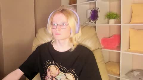 Elizabeth online show from 11/03/25, 01:08