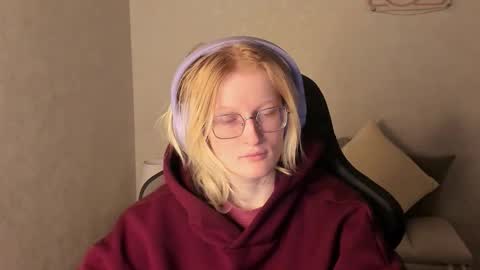 Elizabeth online show from 11/25/25, 01:05