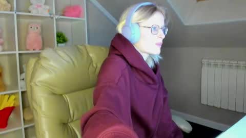 Elizabeth online show from 12/22/25, 12:51