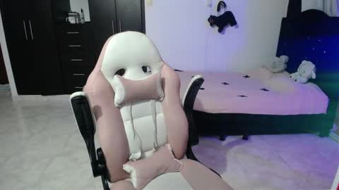  Elizabeth  online show from 10/17/25, 01:42