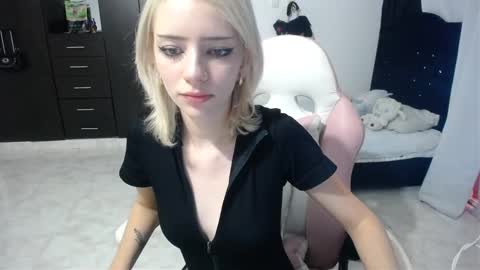  Elizabeth  online show from 11/08/25, 11:36