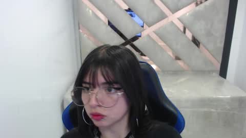 Snapshot of elizabeth_t_ chatting on 02/05/26, 12:54 Elizabeth online show from 02/05/26, 12:54