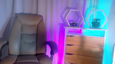 Lizzy online show from 07/17/26, 01:23