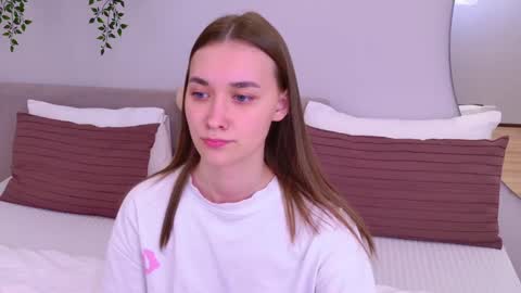 Elizabeth online show from 03/01/25, 01:53