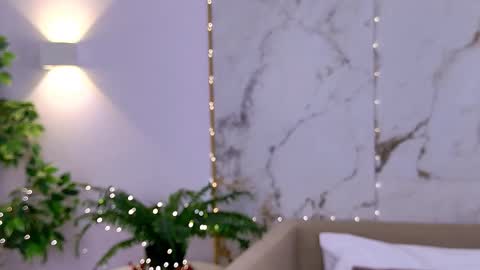 Elizabeth online show from 12/22/25, 04:15