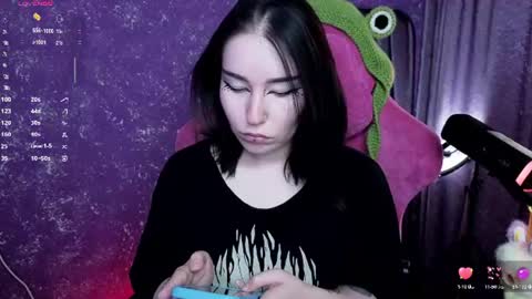 Snapshot of elizabethflowerr chatting on 06/22/26, 12:13 Eli online show from 06/22/26, 12:13