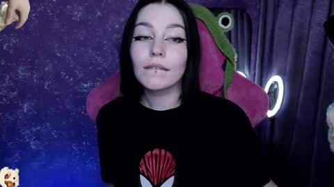 Snapshot of elizabethflowerr chatting on 07/16/26, 04:02 Eli online show from 07/16/26, 04:02