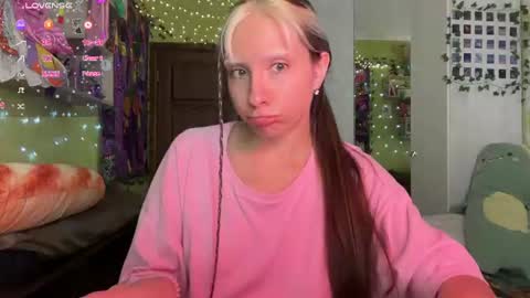Snapshot of elizabethh_brown chatting on 08/06/26, 03:47 elizabethh_brown online show from 08/06/26, 03:47
