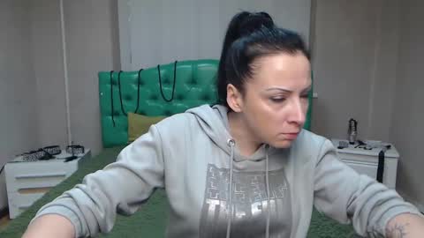 ElizabethSho online show from 01/30/25, 06:32