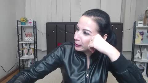 ElizabethSho online show from 09/19/25, 05:02