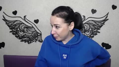 ElizabethSho online show from 11/19/25, 06:08