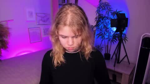 Elizabeth online show from 05/17/26, 05:20