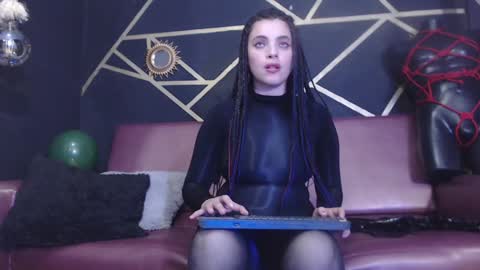   online show from 12/11/24, 10:27