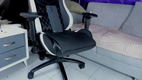 Snapshot of elizbeth_777 chatting on 02/08/25, 02:16 elizbeth_777 online show from 02/08/25, 02:16