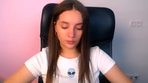 Snapshot of elizsun chatting on 11/11/25, 10:37 elizsun online show from 11/11/25, 10:37