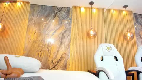 ella harper online show from 02/18/25, 05:20