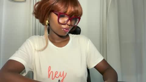 Snapshot of ella_laurel chatting on 04/10/26, 02:55 Ella online show from 04/10/26, 02:55
