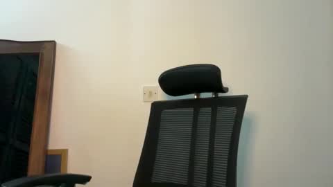 Snapshot of ella_laurel chatting on 06/05/26, 08:09 Ella online show from 06/05/26, 08:09