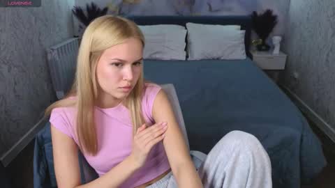 Snapshot of ella_ley chatting on 03/03/26, 09:26 Ella online show from 03/03/26, 09:26