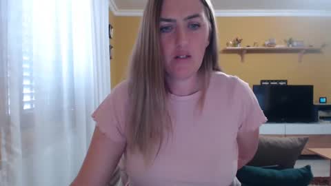 Ella  Max online show from 03/10/25, 08:04