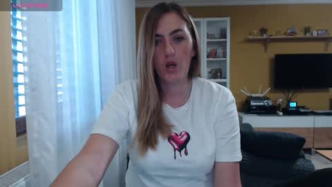 Ella  Max online show from 10/09/25, 05:49