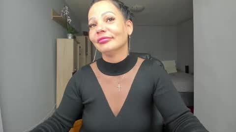 Ella online show from 10/15/25, 11:43